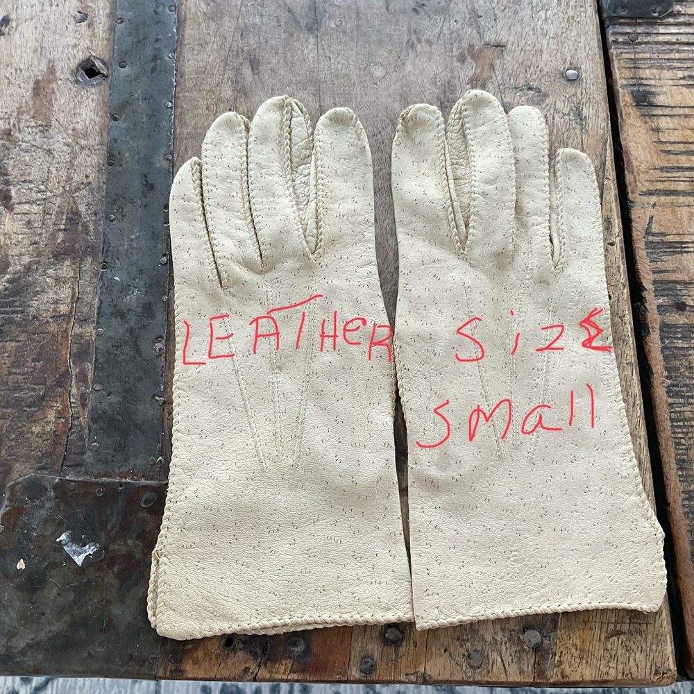7 pair vintage gloves,neutral colors.Medium. - Picture 13 of 15